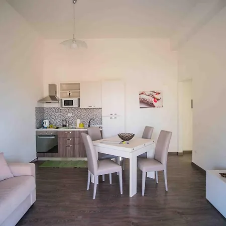 Vacanze Pietre Rosse -alba Holiday home *