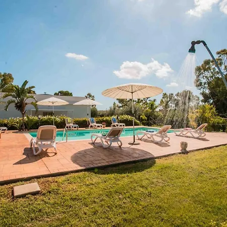 Holiday home Vacanze Pietre Rosse -alba *