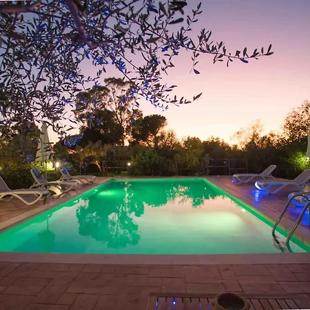 Vacanze Pietre Rosse -alba Holiday home