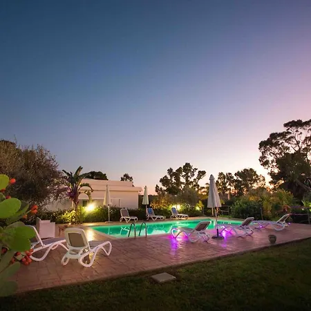 Vacanze Pietre Rosse -alba Holiday home