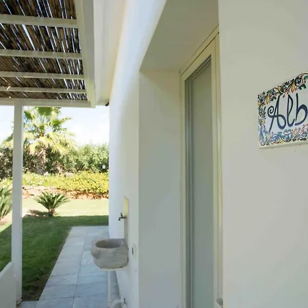 Holiday home Vacanze Pietre Rosse -alba Montevago