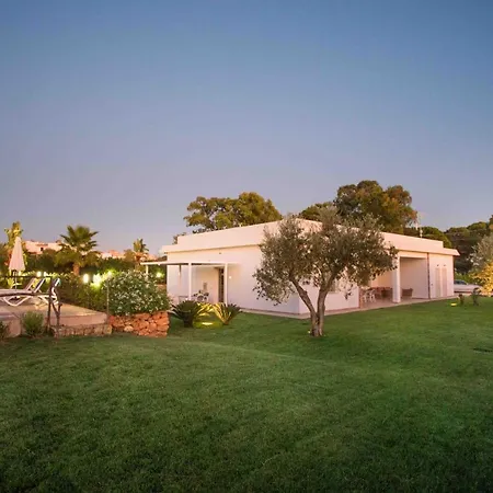 Vacanze Pietre Rosse -alba Holiday home
